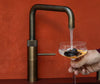 Quooker Fusion Vierkant met COMBI+ boiler & CUBE reservoir 5-in-1 kraan Messing Patina 1